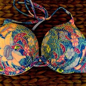 Victoria’s Secret bombshell bikini top